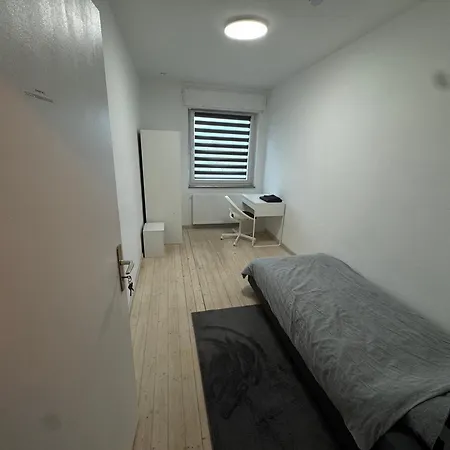 Ganze Mit Grossem Parkplatz-naehe A3