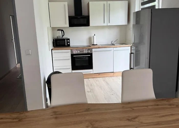 Apartment Ganze Mit Großem Parkplatz-nähe A3 *