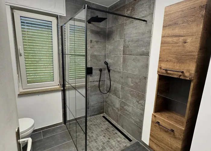 Ganze Mit Großem Parkplatz-nähe A3 Ransbach-Baumbach